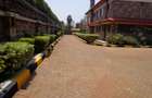 6 Bed House with En Suite in Nyari - 1