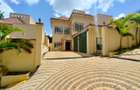 4 Bed Villa with En Suite in Kyuna - 1