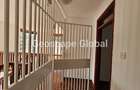 4 Bed House with En Suite in Rosslyn - 17