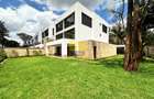 5 Bed Villa with En Suite in Kyuna - 1