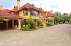 5 Bed Townhouse with En Suite at Lavington Road - 1