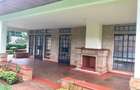5 Bed House with Swimming Pool in Rosslyn - 10