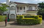 5 Bed Townhouse with En Suite at Off Convent Drive - 3