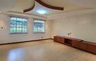 5 Bed House with En Suite in Runda - 16