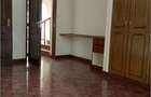 6 Bed Townhouse with En Suite at Lavington - 3