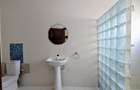 4 Bed House with En Suite at Kaunda Avenue - 12
