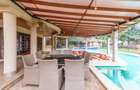 5 Bed House with En Suite in Ridgeways - 2