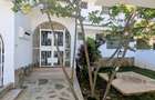 4 Bed House with En Suite at 3Rd Avenue - 2