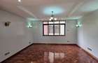 4 Bed Apartment with En Suite in Riverside - 10