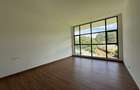 5 Bed House with En Suite in Nyari - 13