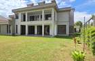6 Bed House with En Suite at Lavington Green - 3