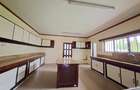5 Bed House with En Suite at Close To Un - 18