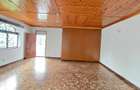 6 Bed House with En Suite in Nyari - 12