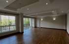 3 Bed Apartment with En Suite in Riverside - 17