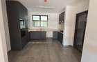 4 Bed Apartment with En Suite in Rosslyn - 17
