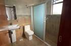 5 Bed Townhouse with En Suite in Lavington - 19