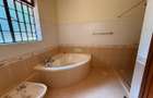 4 Bed House with En Suite in Westlands Area - 10