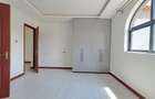 5 Bed Townhouse with En Suite at James Gichuru - 11