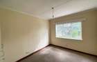 5 Bed House with En Suite in Lavington - 7