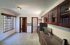 5 Bed Townhouse with En Suite in Runda - 16