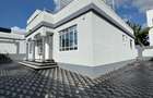 4 Bed House with En Suite in Eastern ByPass - 1