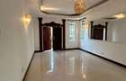 6 Bed House with En Suite in Nyari - 3