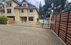 5 Bed Townhouse with En Suite in Lavington - 2