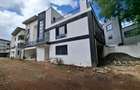 6 Bed House with En Suite at Lavington - 1