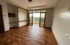 4 Bed Apartment with En Suite at Riverside - 2