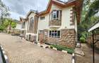 5 Bed House with En Suite in Lavington - 1