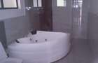 4 Bed Apartment with En Suite at Riverside Drive - 15