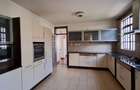 4 Bed House with En Suite in Lavington - 2