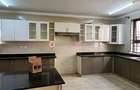 5 Bed Townhouse with En Suite at Lavington - 3