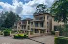 5 Bed Townhouse with En Suite at Lavington - 3