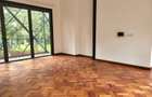 4 Bed Townhouse with En Suite in Lake View - 17