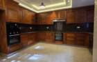 5 Bed Townhouse with En Suite at Lavington - 7