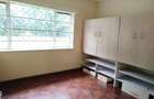 7 Bed House with En Suite in Lavington - 3