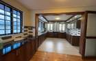5 Bed House with En Suite in Runda - 12