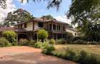 5 Bed Villa with En Suite in Nyari - 1