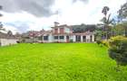 4 Bed House with En Suite at Lavington - 2