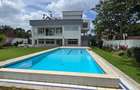 5 Bed House with En Suite in Runda - 1