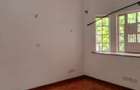 5 Bed House with En Suite in Rosslyn - 10