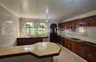 5 Bed Townhouse with En Suite in Riverside - 8