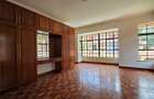 5 Bed House with En Suite in Lavington - 4