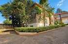 5 Bed Townhouse with En Suite in Lavington - 3