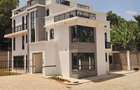 5 Bed House with En Suite in Lavington - 9