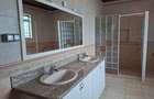 5 Bed House with En Suite at Benin Dr - 14