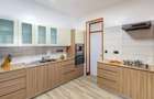 Furnished 2 Bed Apartment with En Suite in Riverside - 5