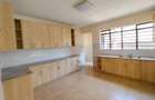 5 Bed Townhouse with En Suite at Lavington - 14