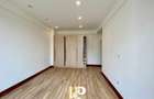 4 Bed Apartment with En Suite in Parklands - 12